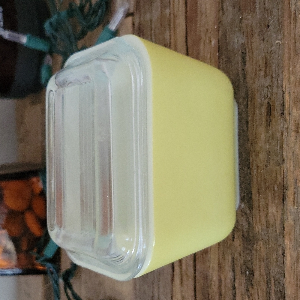 Vintage Pyrex yellow refrigerator dish